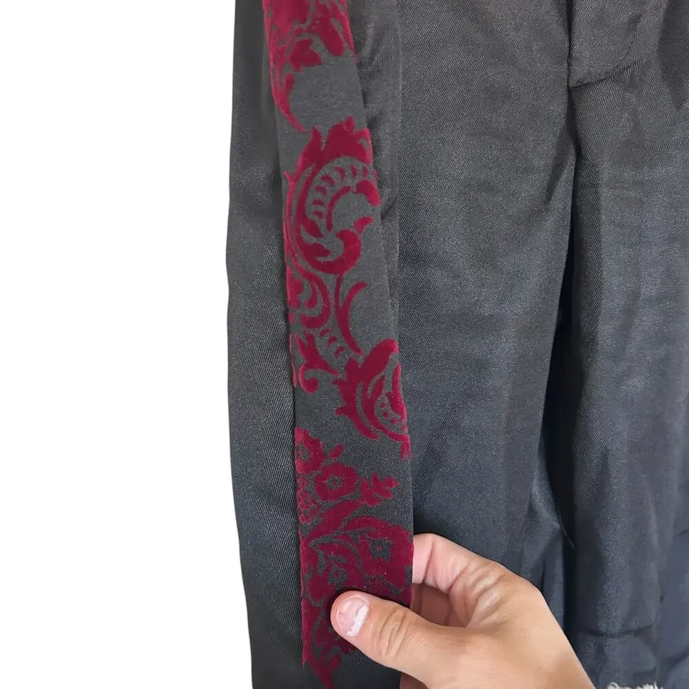 Spirit Halloween Vampire Costume Cape & Pants Sz M - Picture 10 of 11